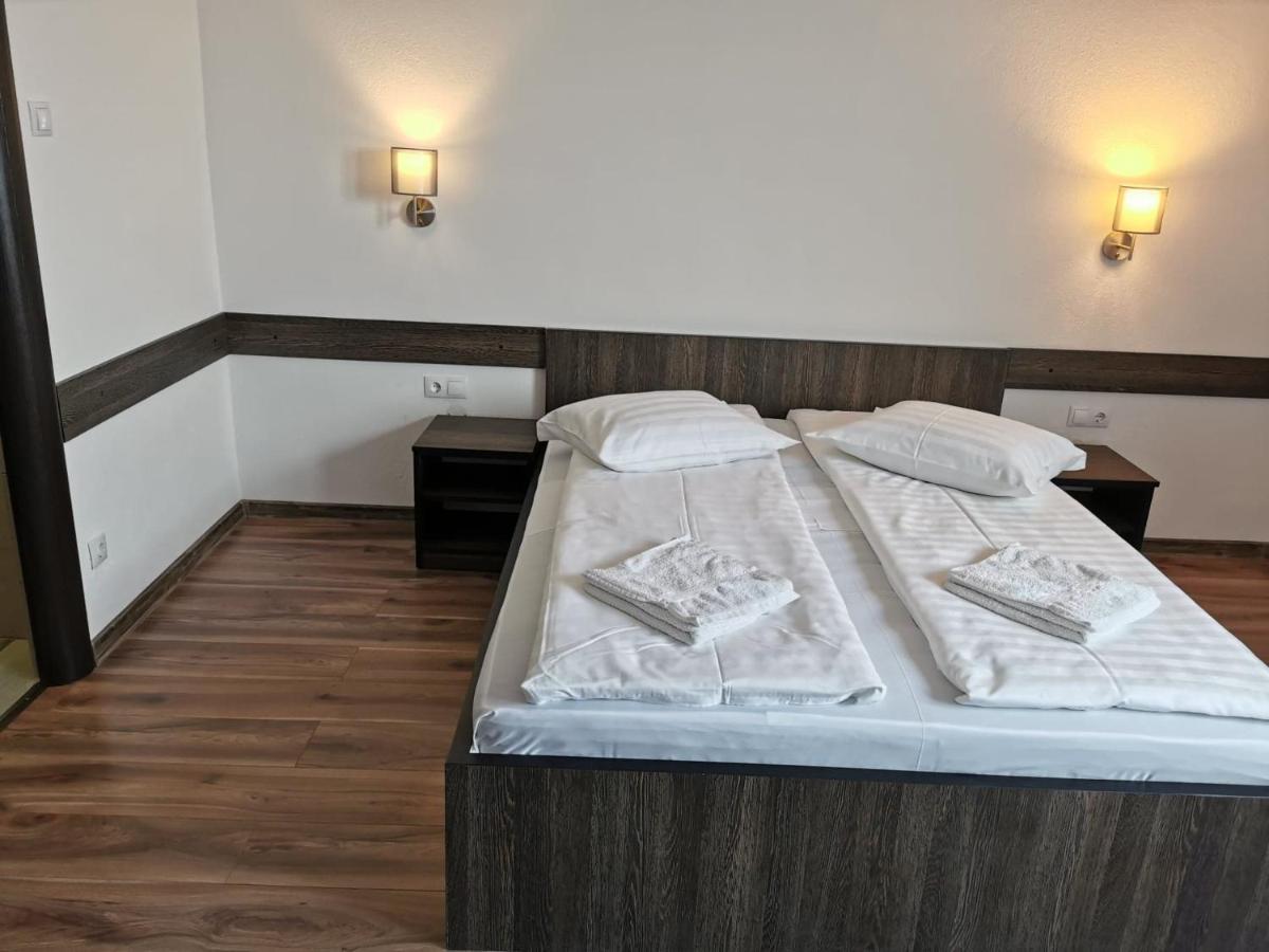 Hotel Tranzit オルドヘユ・セクイエスク エクステリア 写真