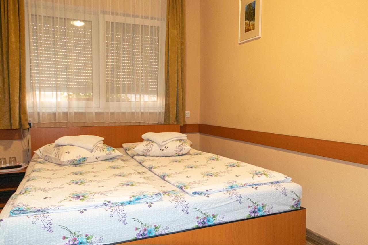 Hotel Tranzit オルドヘユ・セクイエスク エクステリア 写真