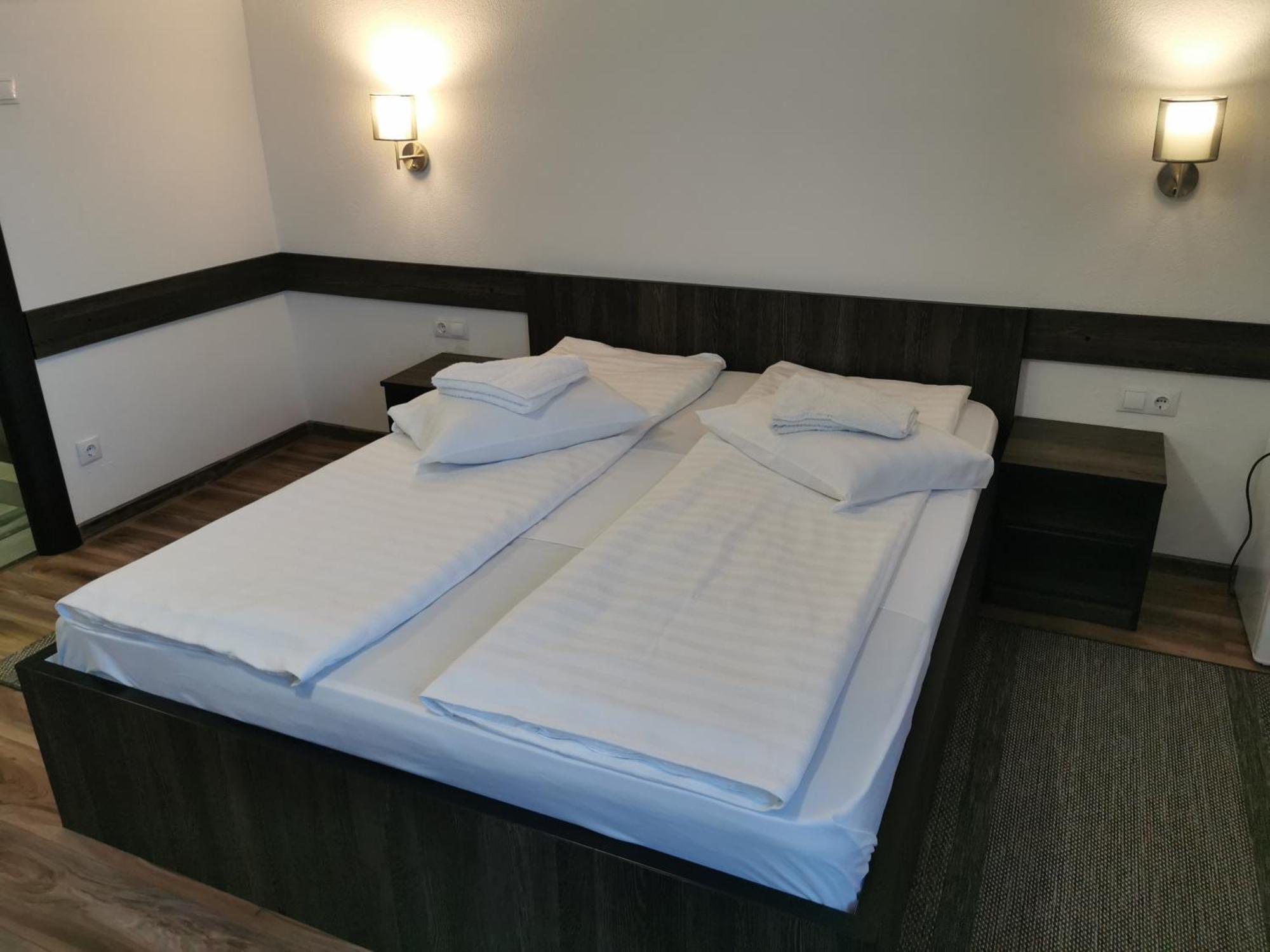 Hotel Tranzit オルドヘユ・セクイエスク エクステリア 写真
