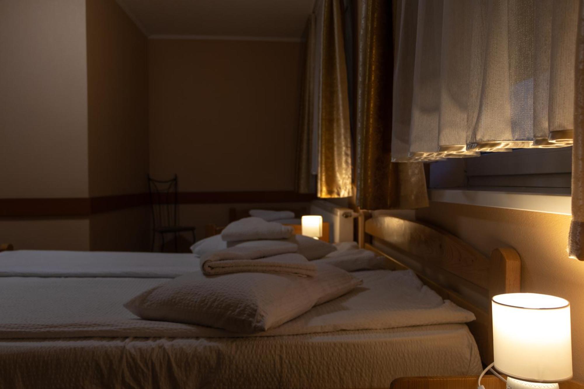 Hotel Tranzit オルドヘユ・セクイエスク エクステリア 写真