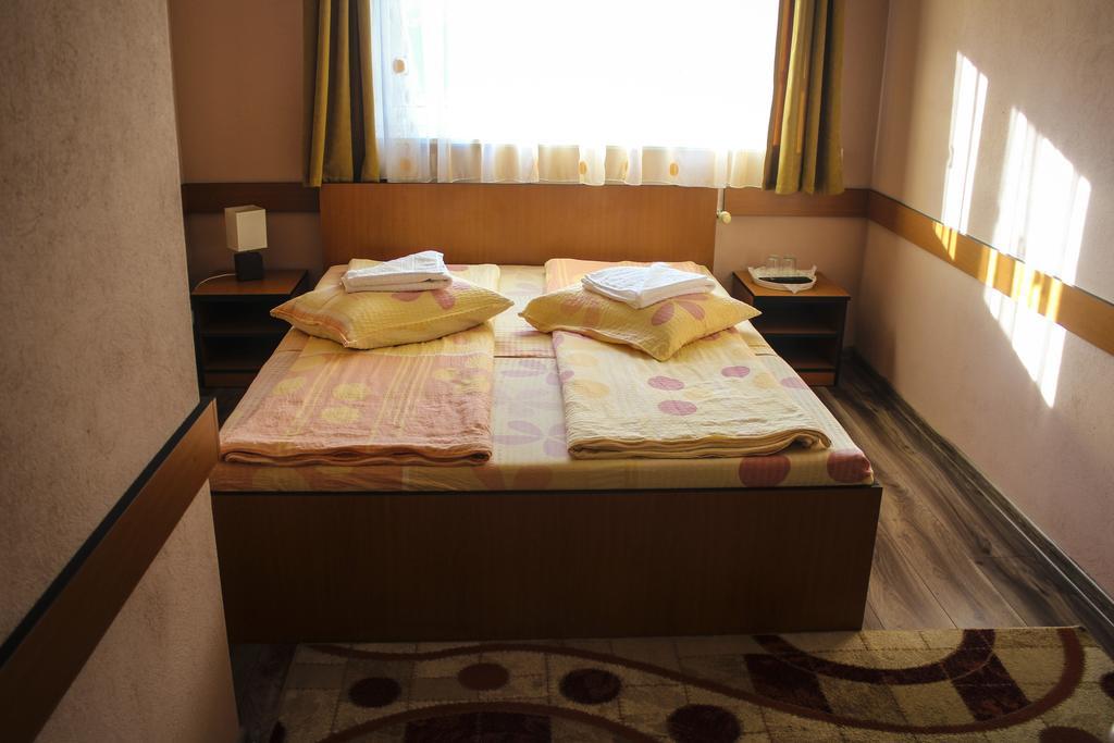Hotel Tranzit オルドヘユ・セクイエスク エクステリア 写真